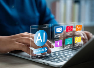 Principiante en criptoactivos estudiando fundamentos de negociación automática mediante inteligencia artificial